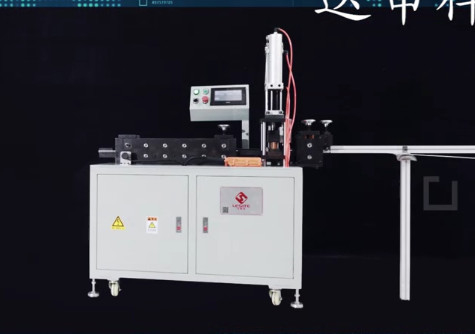 Struttura interna di filtro dell'aria industriale che forma i semi della macchina automatici